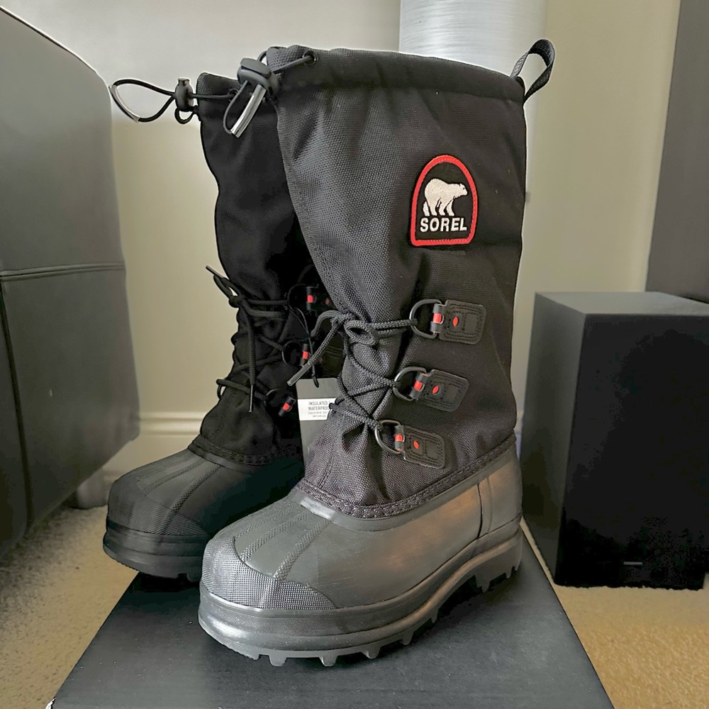 Sorel Glacier XT NWT W’s 8